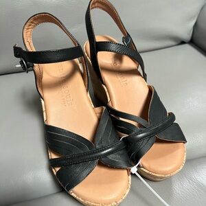 Gentle souls by Kenneth Cole Women's Nomi Wedge Heel Platform Sandal size 5